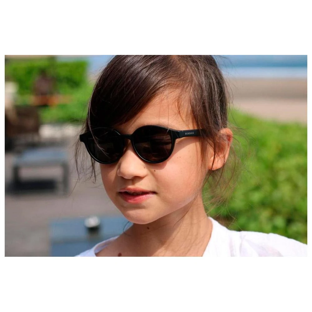 Lunettes De Soleil Mundaka Optic Aka Matte Black Smoke Polarized 7 Lunettes De Soleil Mundaka Optic Aka Matte Black Smoke Polarized – Image 5